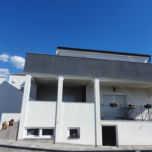 Apartmani Ga&scaron;par, Accommodation Krk - Villa Agnes & Apartments Niko MALINSKA
